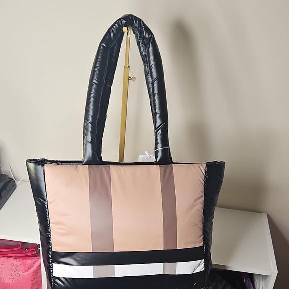 Stylish Black and Tan Tote Bag - Picture 3 of 7